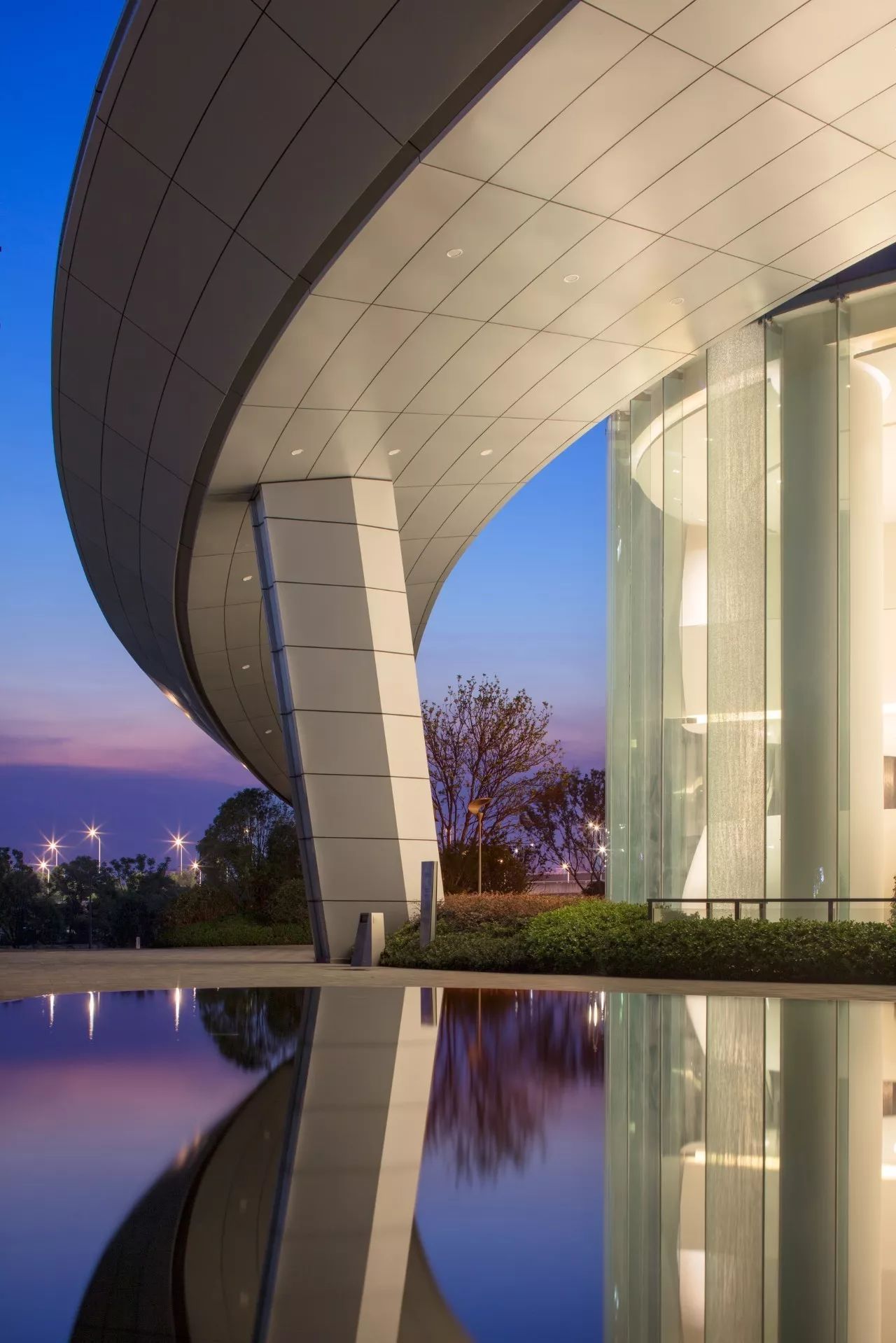 南昌新力中心塔楼直接落地，，，无裙房