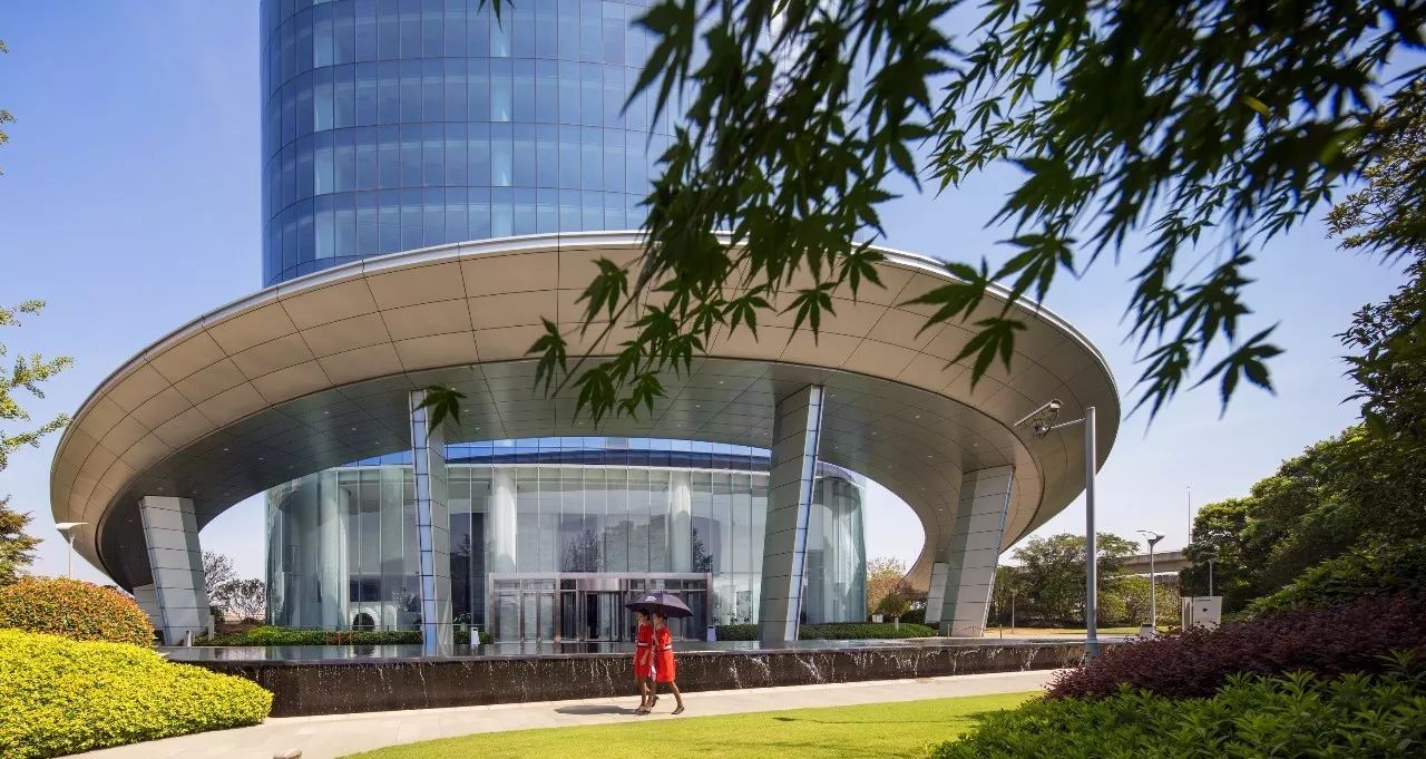 南昌新力中心塔楼直接落地，，，无裙房