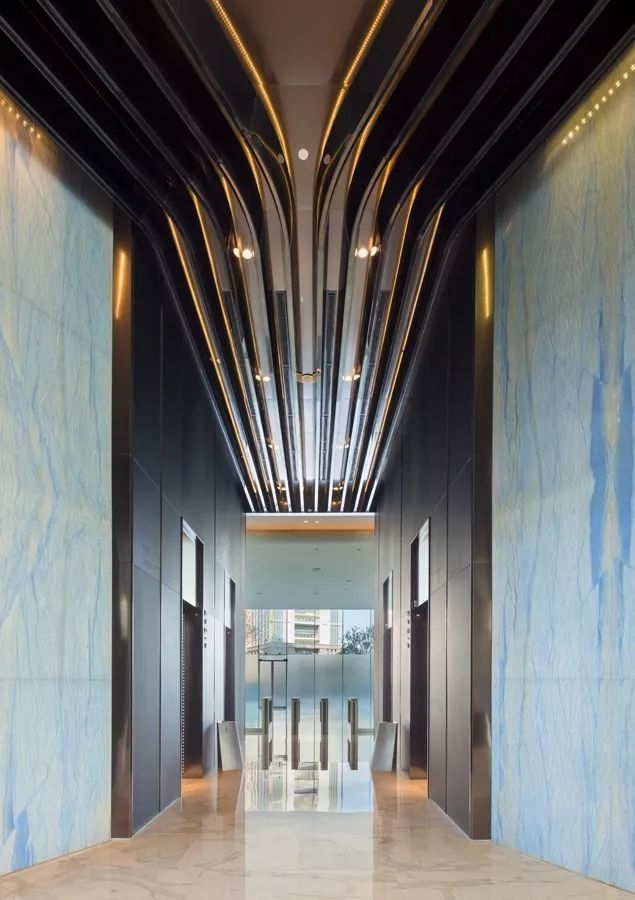 新力地产与bb电子游戏官网为南昌新力中心打造了4.2m高阔层高、地下双层超大专属车库