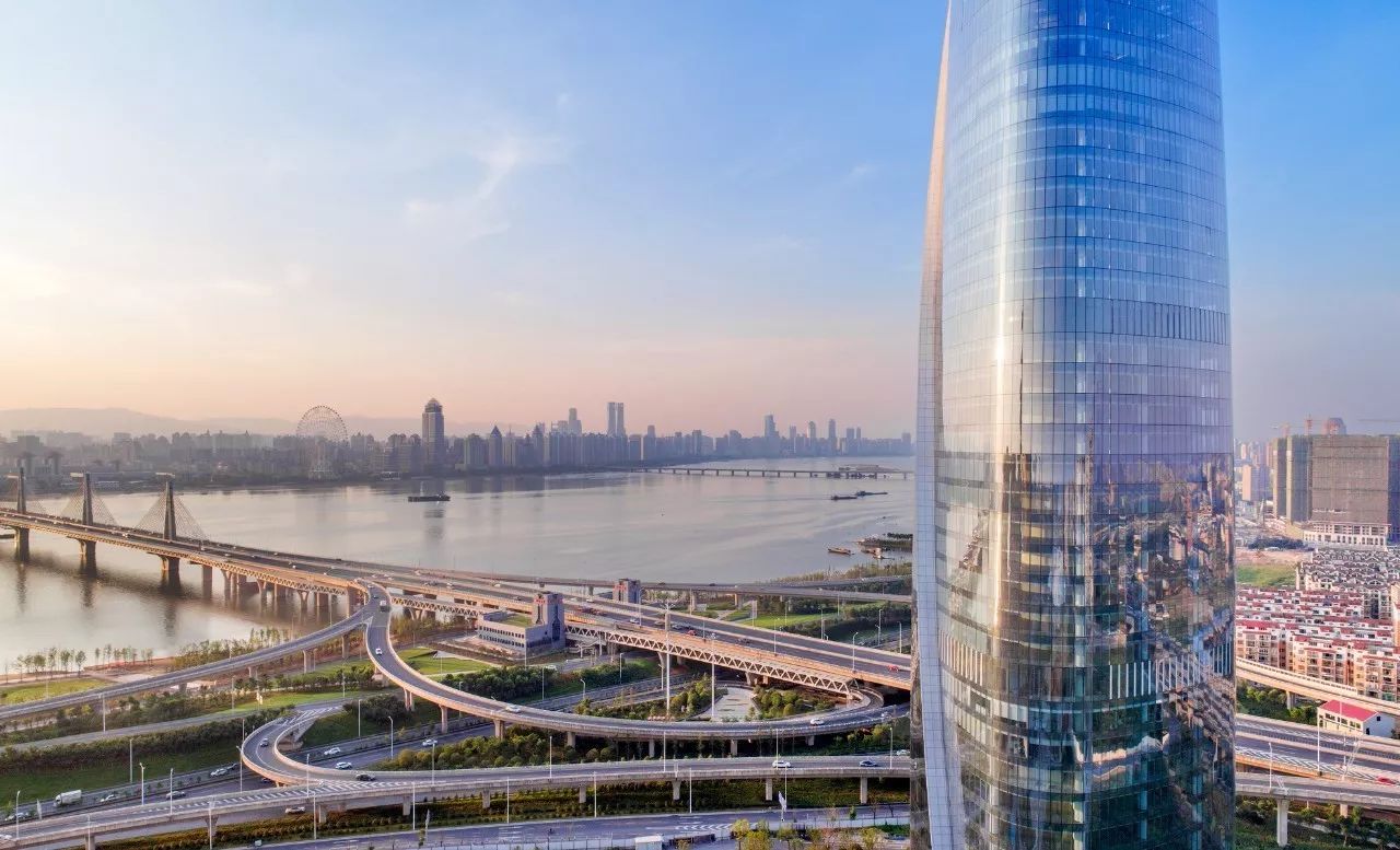 南昌新力中心，，，以“镜鉴”之“隐”告竣文脉的绵延