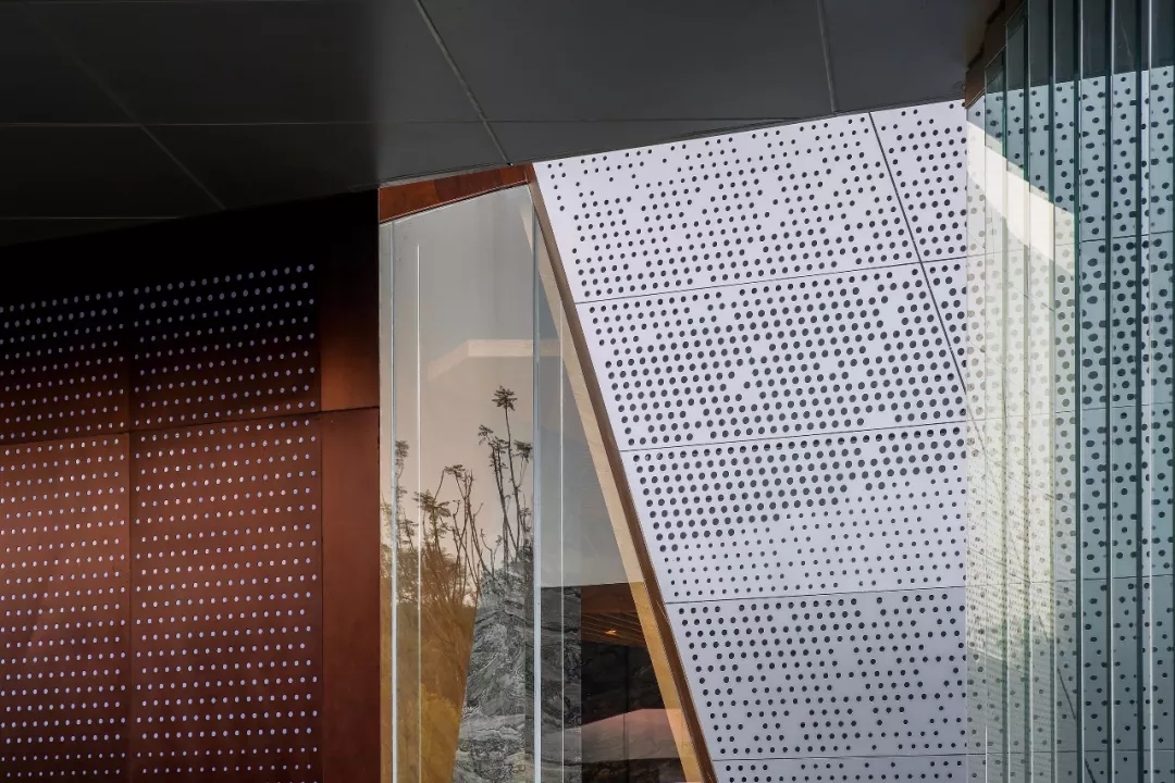 穿孔幻彩复合板细节 by苏圣亮，，，，bb电子游戏官网修建设计