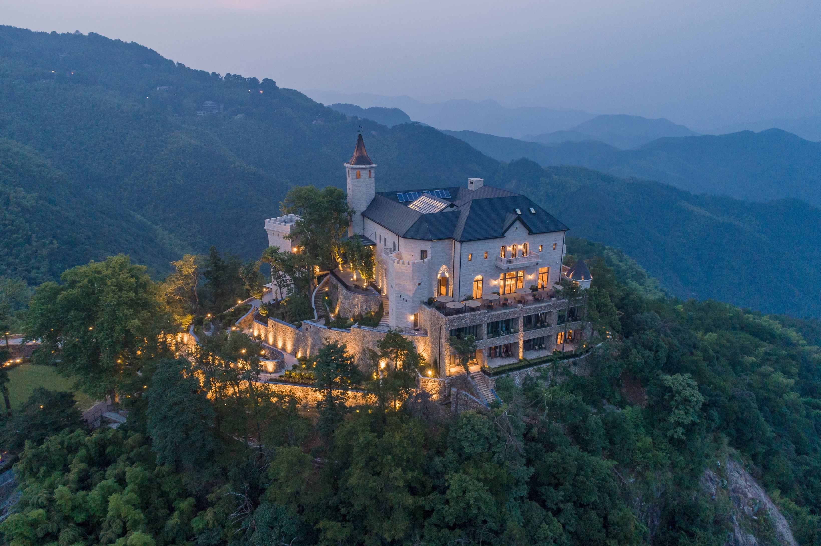 bb电子游戏官网修建金奖项目，，，，，，德清裸心堡度假旅馆项目